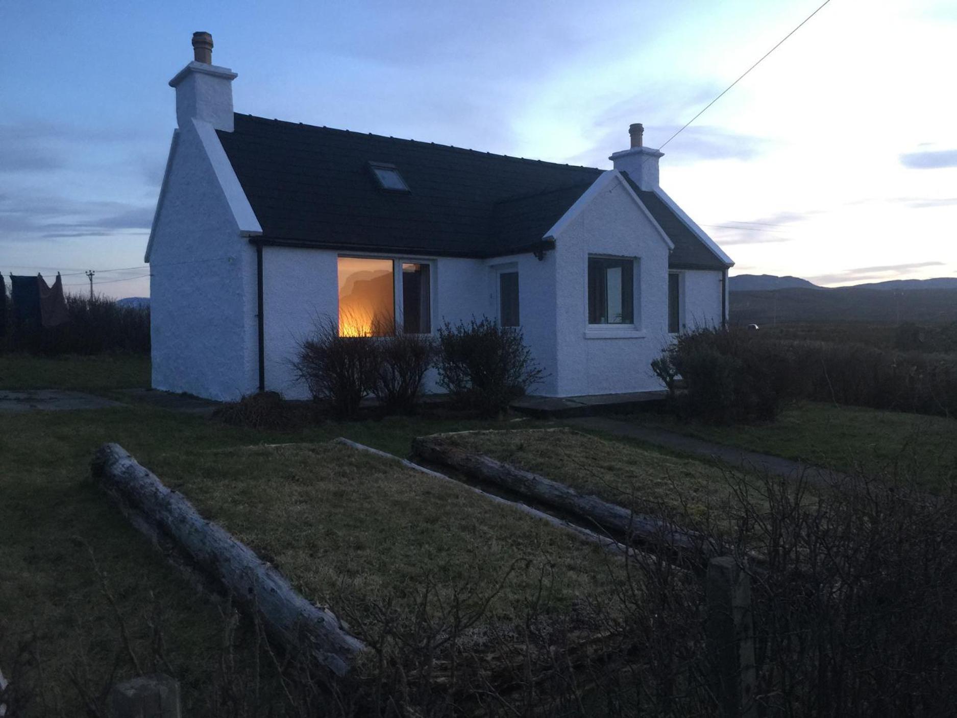 Amber's Cottage Staffin Exteriör bild