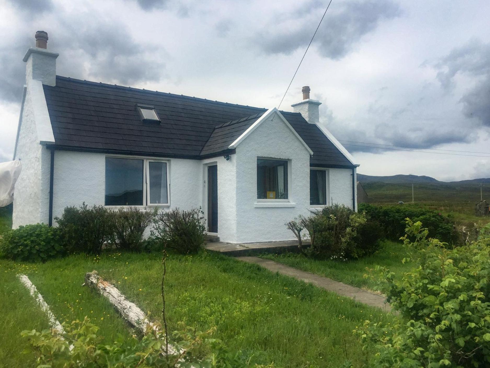 Amber's Cottage Staffin Exteriör bild